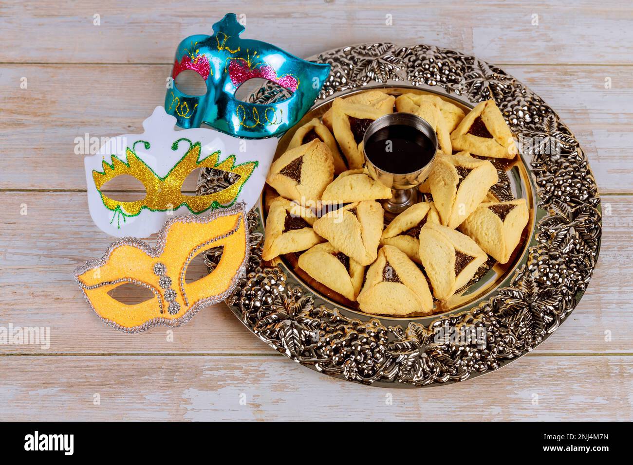 Purim Festival jüdischer Feiertag religiös mit Keksen Schofar tallit Karnevalsmaske Hamantaschen Symbole Stockfoto