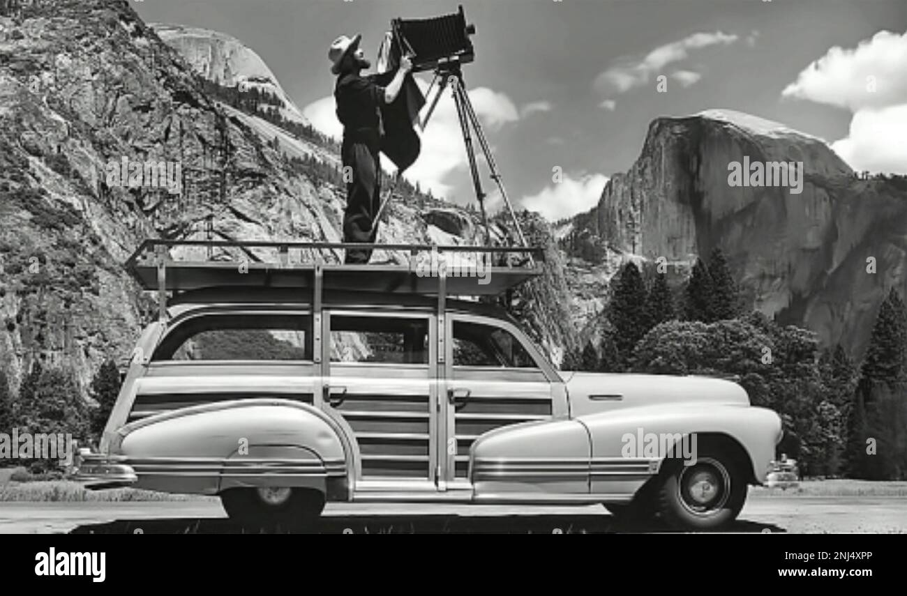 ANSEL ADAMS (1902-1984) amerikanischer Landschaftsfotograf bei der Arbeit in Yosemite Stockfoto