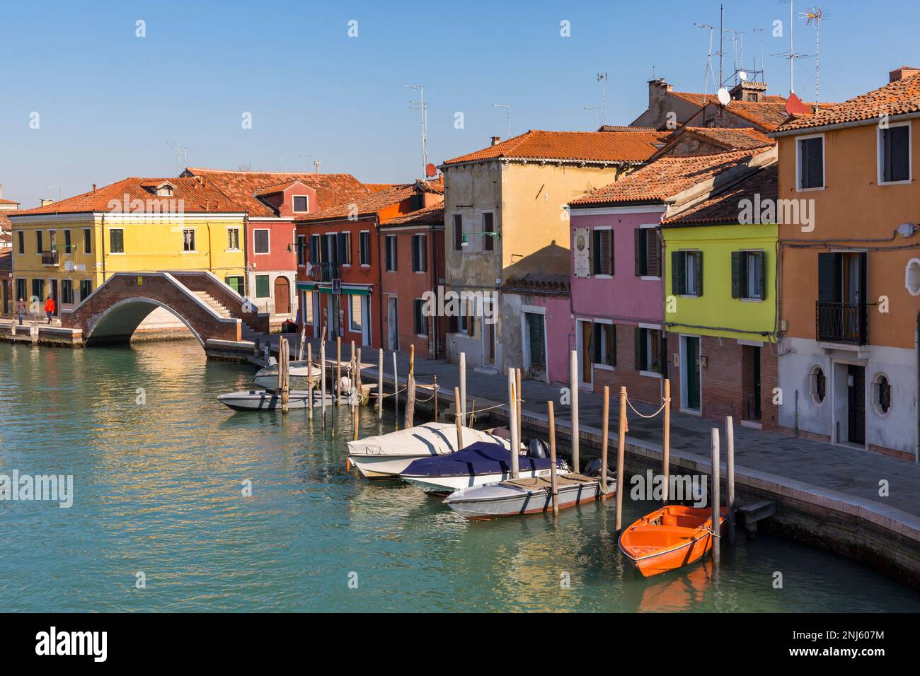 Blick auf Canale di San Donato und Ponte San Martino auf der Insel Murano, Venedig, Italien im Februar Stockfoto