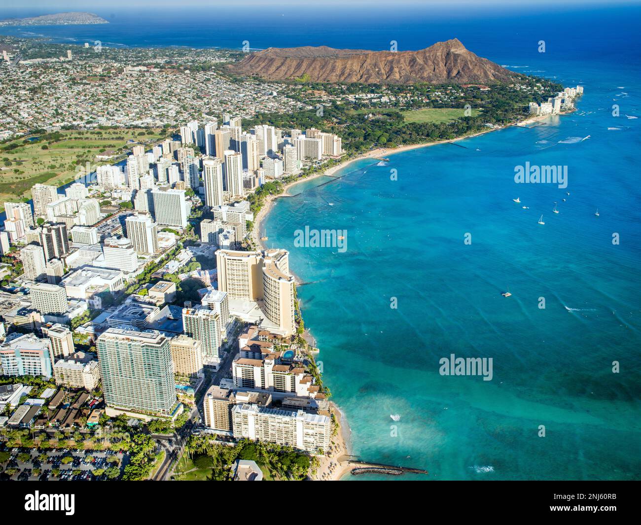 Luftfotografie, Hubschrauber Waikiki Beach und Diamond Head Krater Honolulu, Oahu, Hawaii, USAAloha Shirt Store, Waikiki Stockfoto