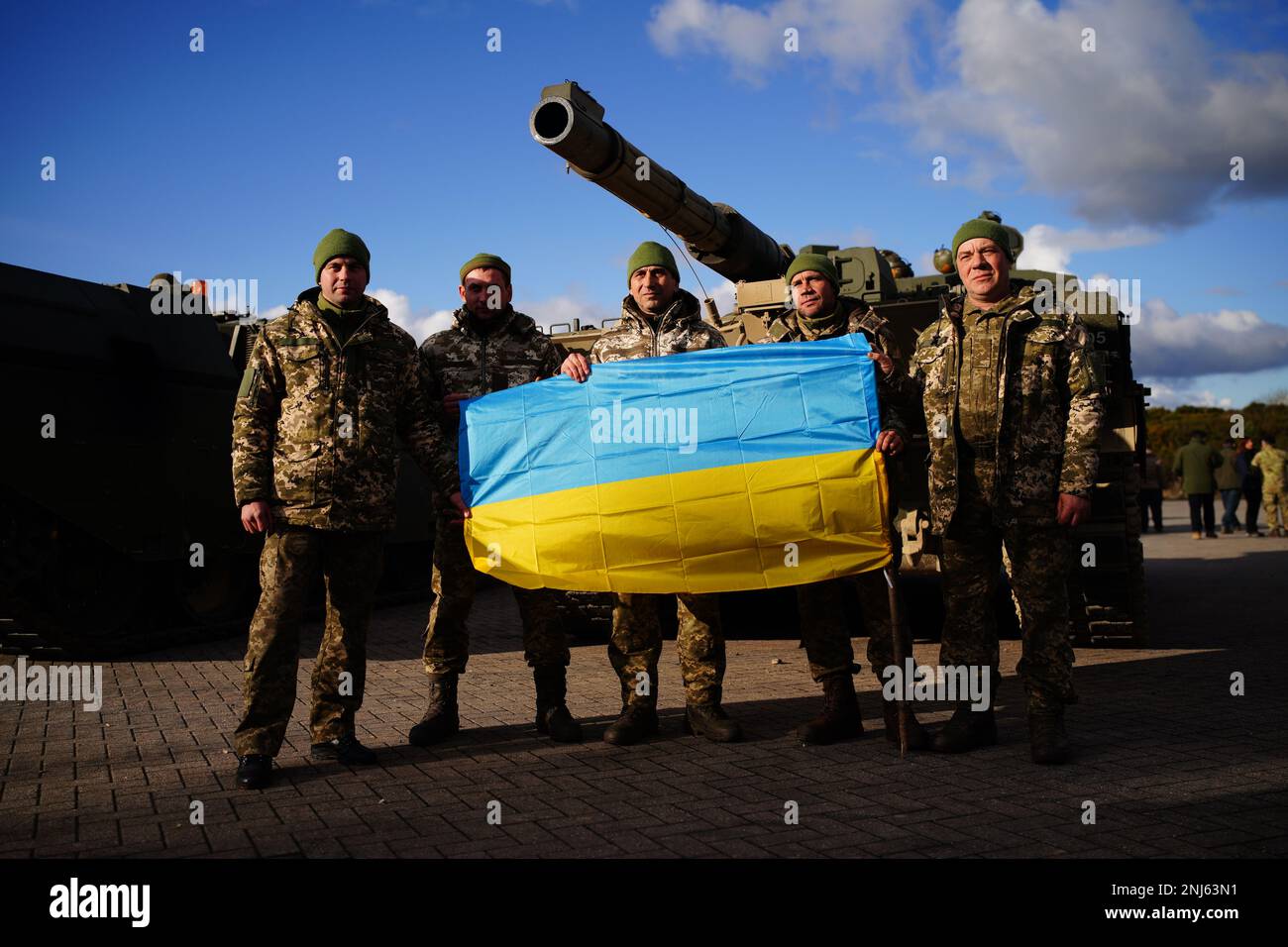 Ukrainische Soldaten während des Trainings im Bovington Camp, einem britischen Militärstützpunkt in Dorset. Bilddatum: Mittwoch, 22. Februar 2023. Stockfoto