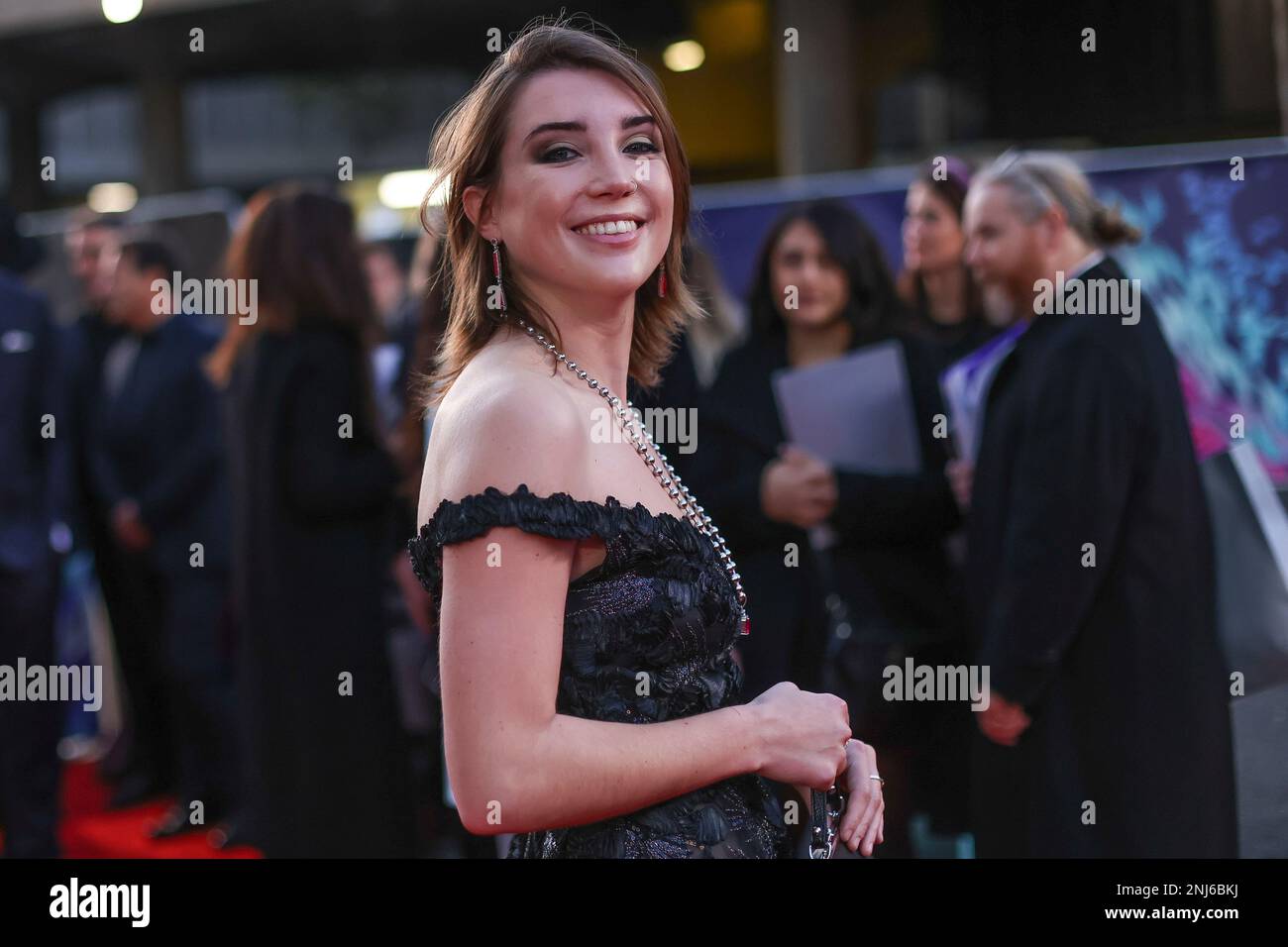 Gaia Wise poses for photographers upon arrival for the premiere of the film 'Roald Dahl's, Matilda The Musical' on the opening evening of the 2022 London Film Festival in London, Wednesday, Oct. 5, 2022. (Photo by Vianney Le Caer/Invision/AP) Stockfoto