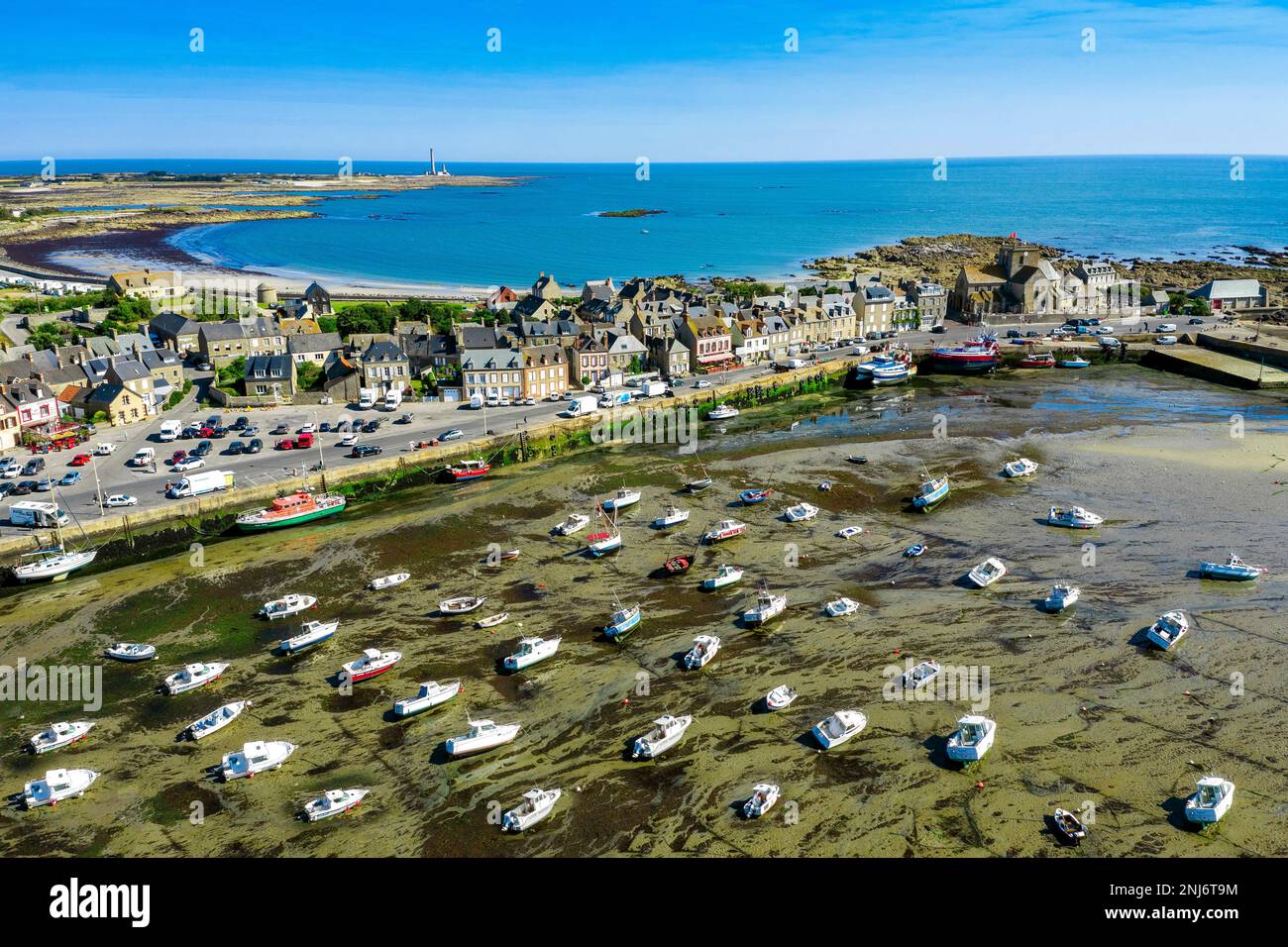 Luftaufnahme, Fischhafen, Barfleur Manche bei Ebbe, Normandie, Frankreich Stockfoto