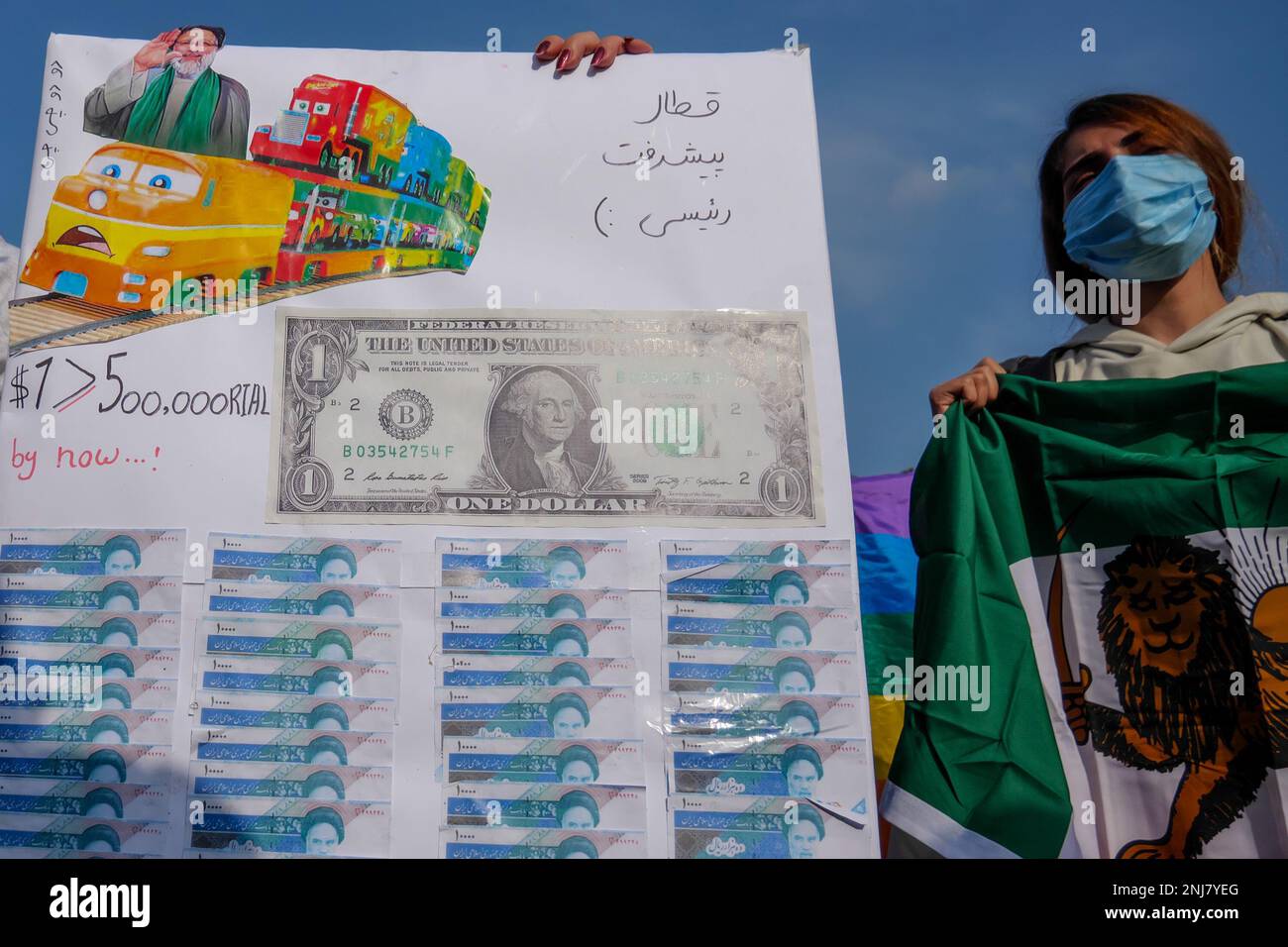 Rom, . 22. Februar 2023. 02/22/2023 Roms Iraner demonstrieren vor der Piazza San Giovanni, um gegen das Regime im Iran PS zu demonstrieren: Das Foto kann in Bezug auf den Kontext verwendet werden, in dem es aufgenommen wurde, und ohne die diffamierende Absicht des Anstands der repräsentierten Menschen. Kredit: Unabhängige Fotoagentur/Alamy Live News Stockfoto