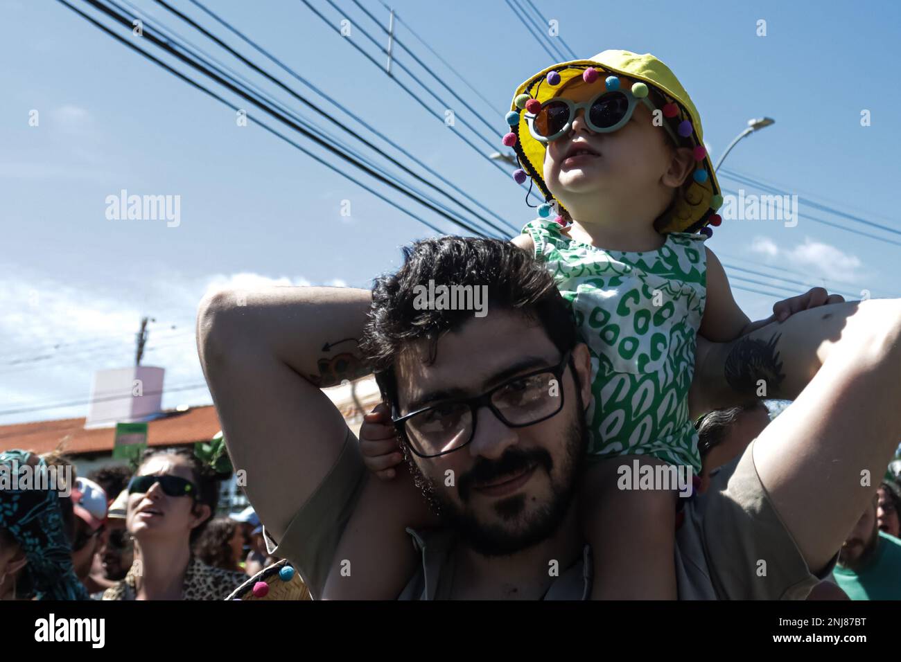 Belo Horizonte, Minas Gerais, Brasilien. 22. Februar 2023. Belo Horizonte (MG), 02/22/2023 - Karneval/Straßenblock - Folioes während der Manjericao Block Parade, die Pracala Toscana im Bandeirantes Viertel in Belo Horizonte, Minas Gerais, Brasilien, verließ, diesen Mittwoch, 22. Februar 2023 (Kreditbild: © Rodney Costa/ZUMA Press Wire) NUR REDAKTIONELLE VERWENDUNG! Nicht für den kommerziellen GEBRAUCH! Stockfoto