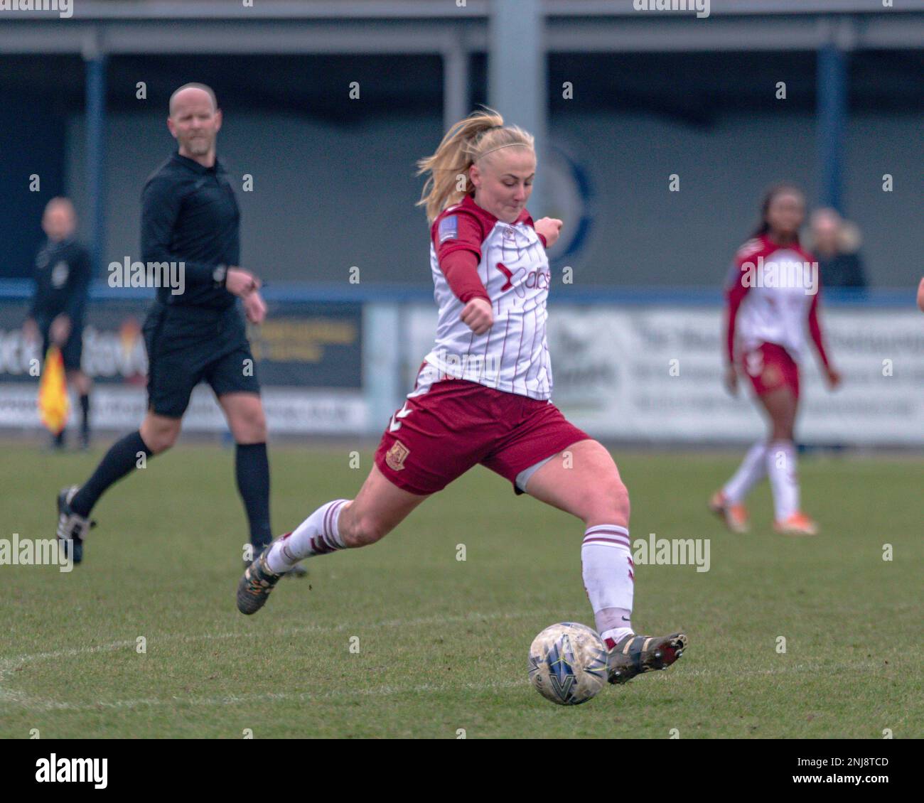 Long Eaton, Derbyshire, Großbritannien, 12. Februar 2023:Northampton Town Frauenverteidigerin Bianca Luttman spielt in der FA Woman's National League D. Stockfoto