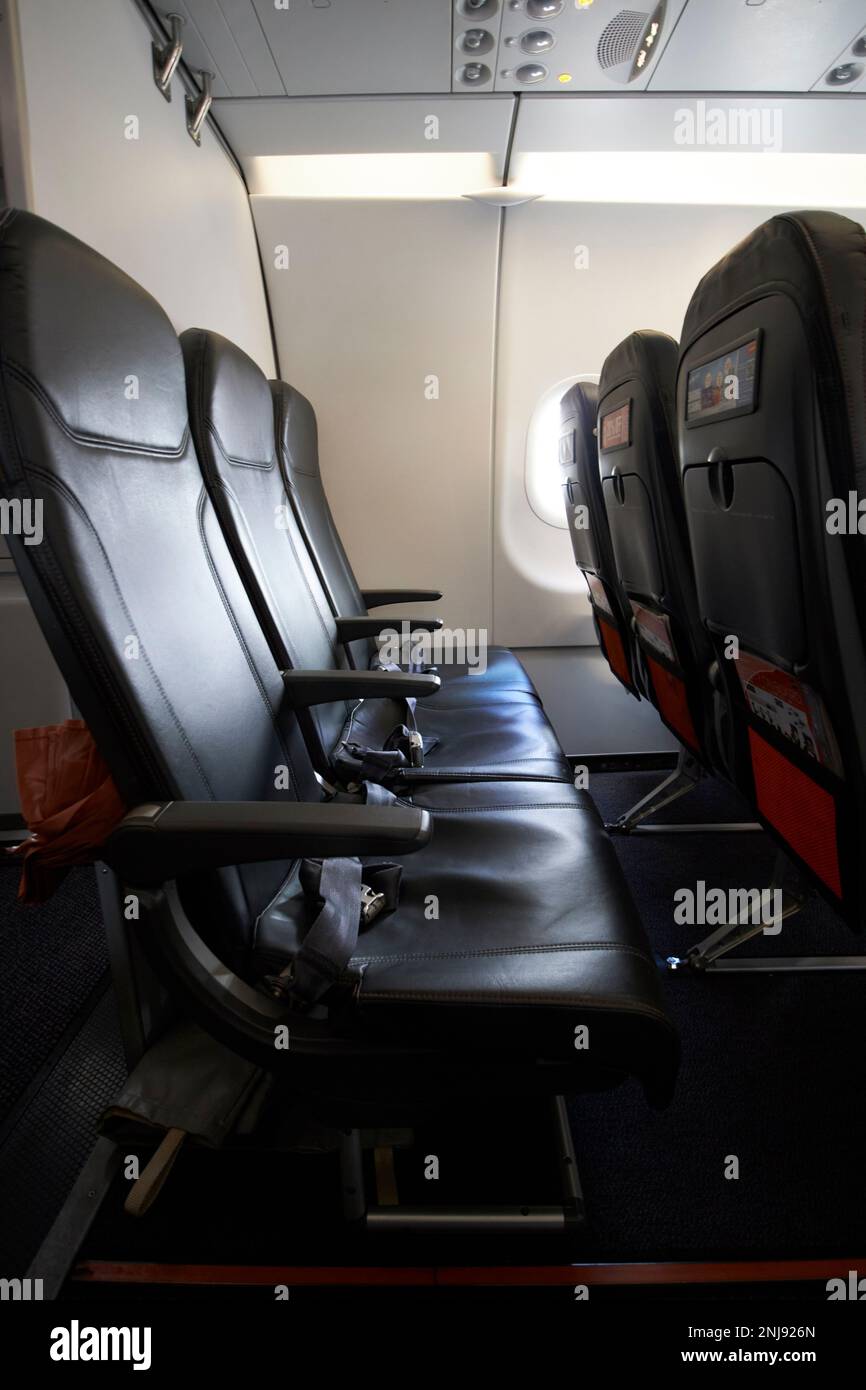 Schlechteste Sitzreihe in einem airbus A320, letzte Reihe ohne Fenster, kleinere Sitzbreite Lanzarote, Kanarische Inseln, Spanien Stockfoto