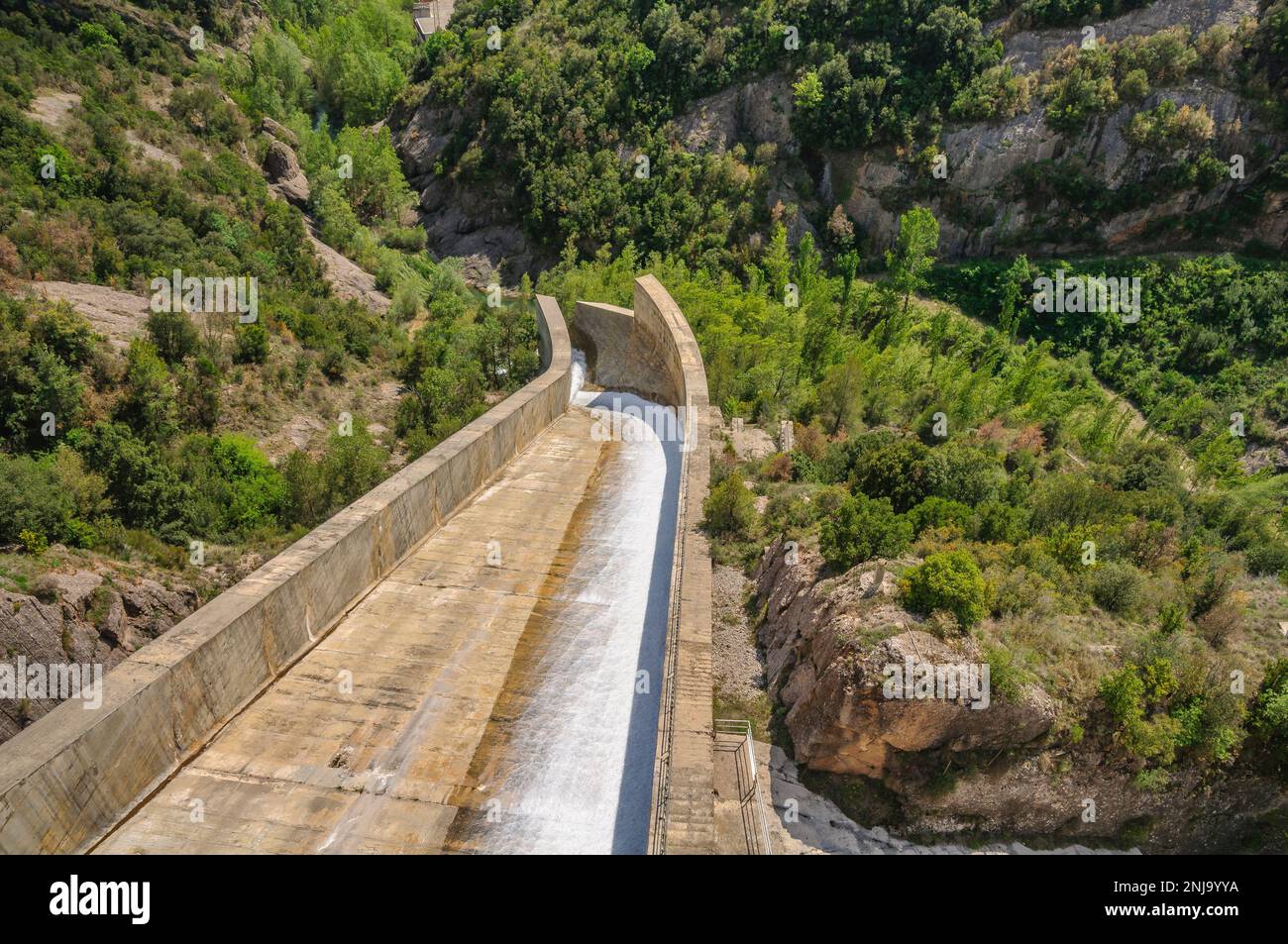 Baells Reservoir voll im Frühjahr 2013 (Berguedà, Barcelona, Katalonien, Spanien) ESP: Embalse de la Baells lleno durante la primavera del 2013 Stockfoto