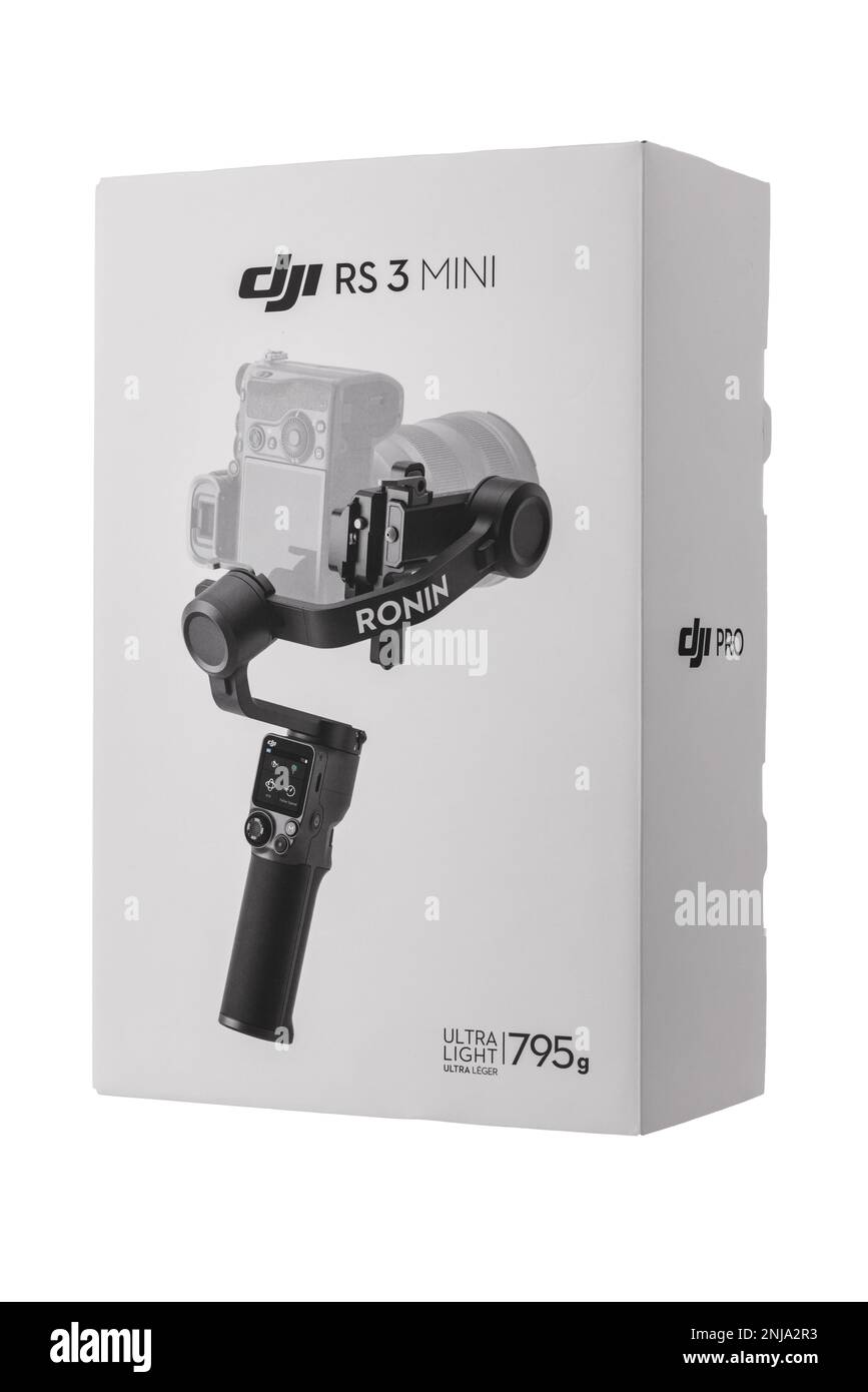 Varna, Bulgarien - 17. Februar 2023: DJI Ronin 3 mini ist ein motorisierter dreiachsiger Gimbal-Stabilisator für DSLR- oder spiegellose Kameras, hergestellt von DJI com Stockfoto