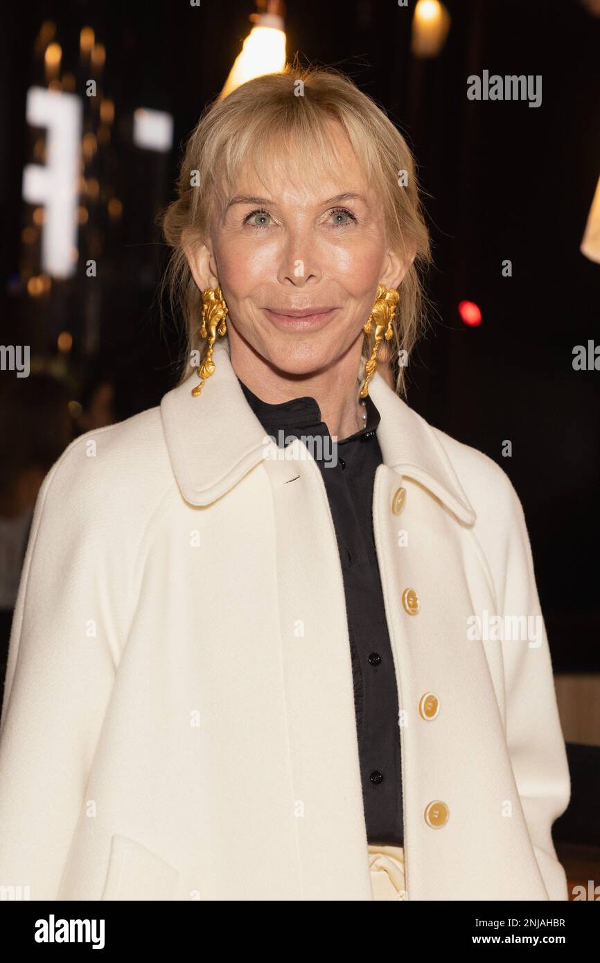 London, Großbritannien. 23. Februar 2023. Trudie Styler nimmt an der Galaeröffnung von David Hockney: Greater & Closure (nicht Small & further away) Teil Ankunft im Lightroom, Kings Cross in London, England. Kredit: S.A.M./Alamy Live News Stockfoto