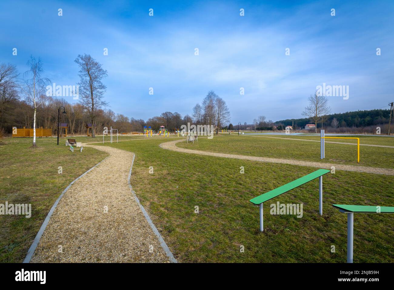 Spielplatz und Fitnessstudio und ein Ort zum Entspannen an der frischen Luft. Stockfoto