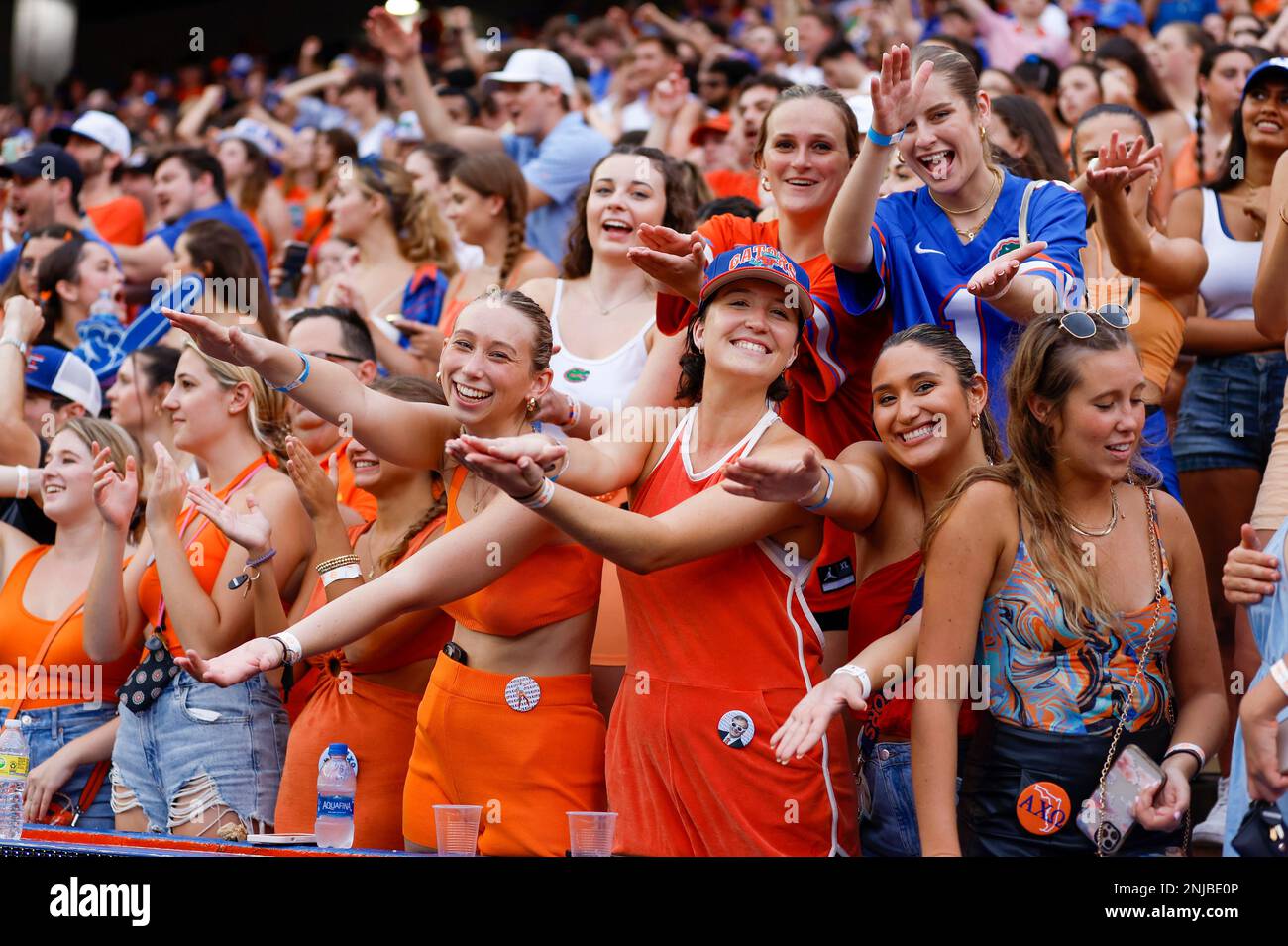 GAINESVILLE, FL - SEPTEMBER 10: Florida Gators fans during the game between the Kentucky Wildcats and the Florida Gators on September 10, 2022 at Ben Hill Griffin Stadium at Florida Field in Gainesville, Fl. (Photo by David Rosenblum/Icon Sportswire) (Icon Sportswire via AP Images) Stockfoto