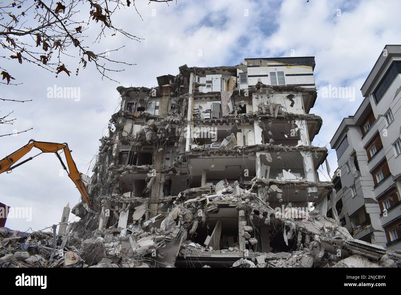 Zerstörte Gebäude nach dem Erdbeben in der Türkei. Erdbebenszenen von Kahramanmaraş und Hatay. 7,8 und 7,4 Eartquake. 6. FEBRUAR 2023 Stockfoto