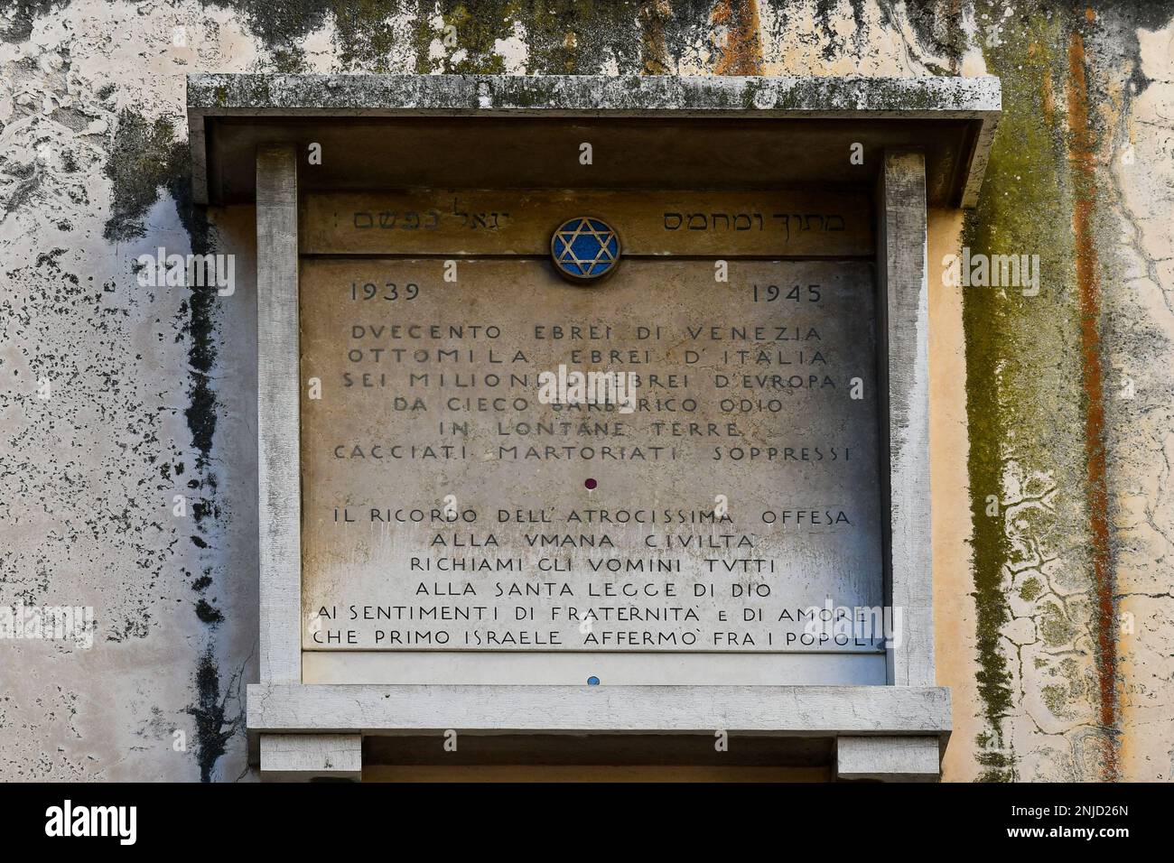 Shoah Memorial an der Wand der spanischen Synagoge im venezianischen alten Ghetto, Campiello delle Scuole, Cannaregio Sestiere, Venedig, Venetien, Italien Stockfoto