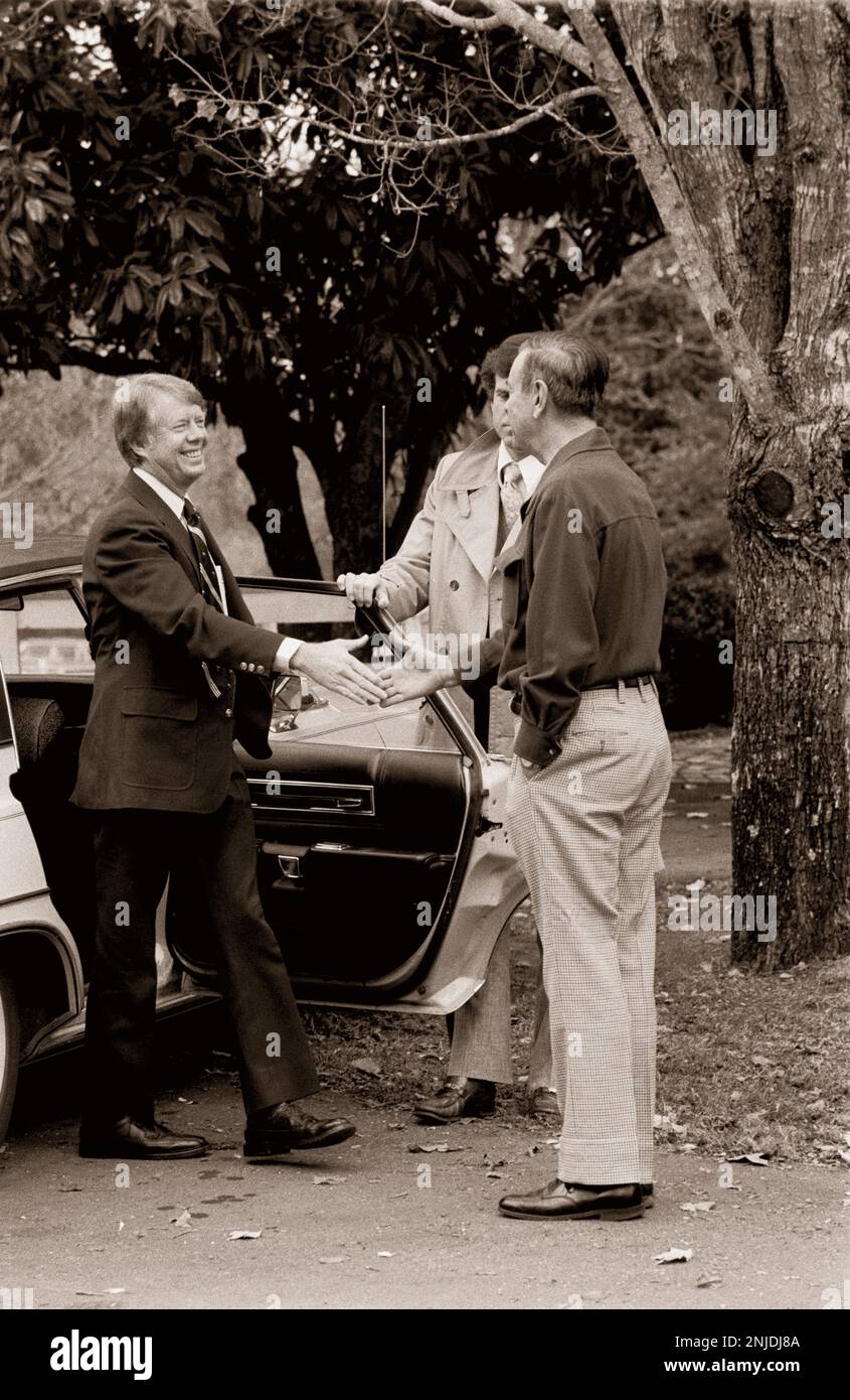 Jimmy Carter kommt im Haus des ehemaligen US-Senators Herman Talmadge - Talmadge Farms - in Lovejoy, Georgia, zu einem Treffen mit demokratischen Parteiführern an. Stockfoto