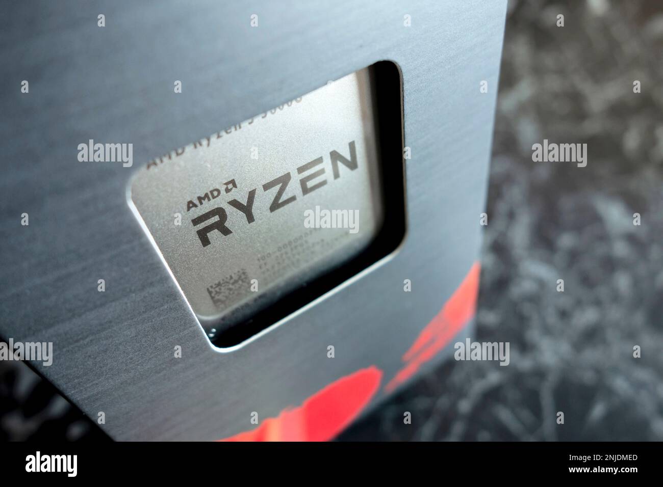 HAVIROV, TSCHECHISCHE REPUBLIK - 2. FEBRUAR 2023: AMD Ryzen 5 5600G CPU in einer Box, bevor sie in den neuen Computer eingebaut wird Stockfoto