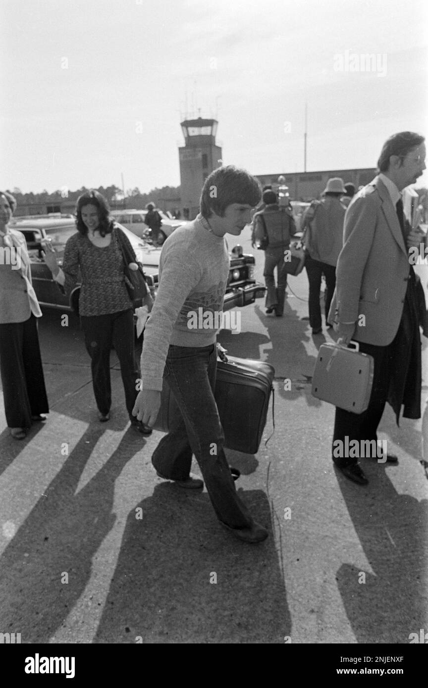 Der designierte Präsident Jimmy Carter, Frau Rosalynn, Tochter Amy und Sohn Chip mit Frau Caron gehen an Bord eines Charterflugs nach Washington DC, wo Carter zum 39. Präsidenten der Vereinigten Staaten eingeweiht wird. Stockfoto