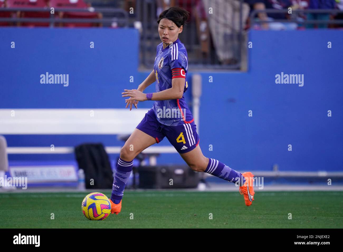 Japan defender Saki Kumagai (4) controls the ball during the second half in an SheBelieves Cup soccer match against Canada Wednesday, Feb. 22, 2023, in Frisco, Texas. (AP Photo/LM Otero) Stockfoto