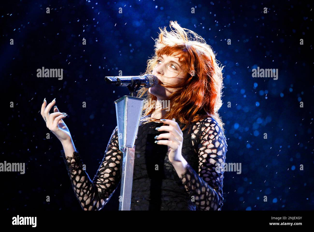 Reading, Großbritannien. Florence Welch von Florence & The Machine tritt live beim Reading Festival 2012 in der Richfield Avenue in Reading auf. August 2012. Ref.: LMK318-40466-310812 Justyna Sanko/Landmark Media KEINE NUTZUNG DER WEBSITE OHNE VORHERIGE ABSPRACHE. Stockfoto