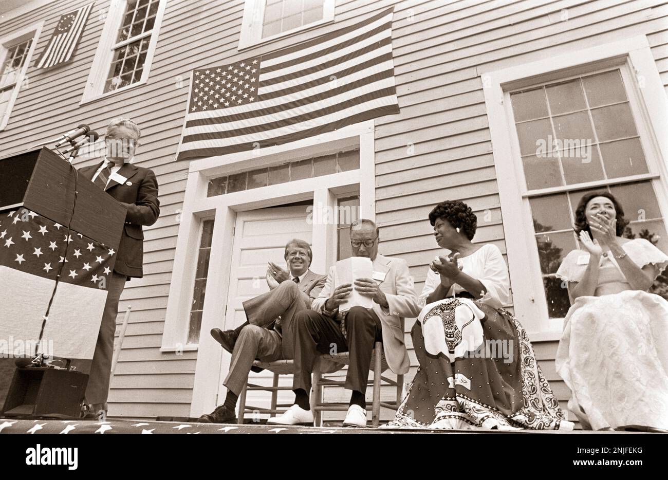 4. Juli 1976 - Westville, Georgia - 1976 - Demokratischer Präsidentschaftskandidat Jimmy Carter und seine Familie kämpften in Westville, Georgia, anlässlich der amerikanischen Zweihundertjahrfeier. Stockfoto
