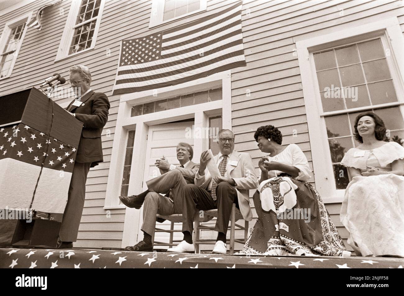 4. Juli 1976 - Westville, Georgia - 1976 - Demokratischer Präsidentschaftskandidat Jimmy Carter und seine Familie kämpften in Westville, Georgia, anlässlich der amerikanischen Zweihundertjahrfeier. Stockfoto