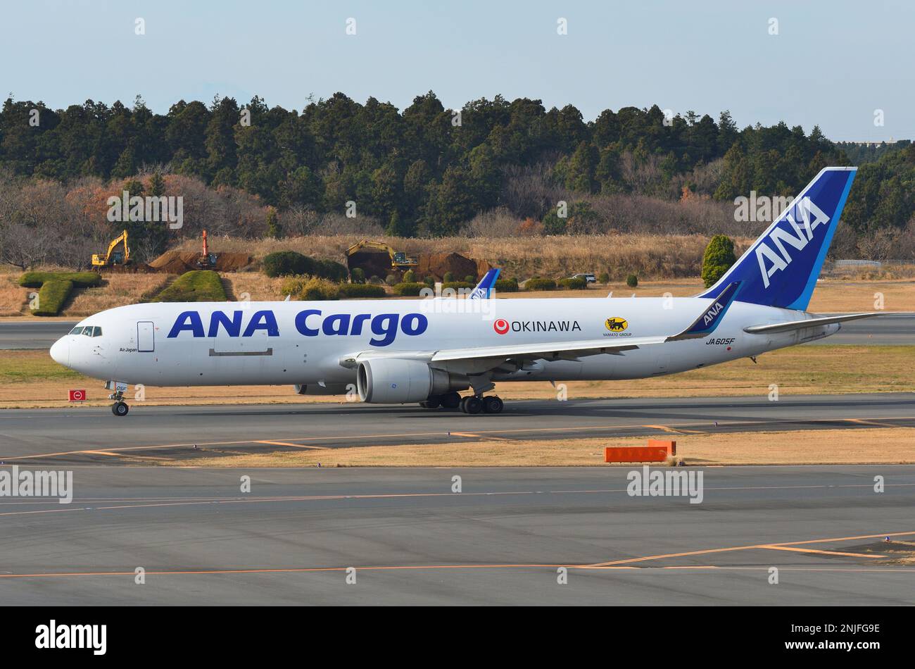 Präfektur Chiba, Japan - 19. Dezember 2020: FRACHTER ANA Cargo Boeing B767-300F(er) (JA605F). Stockfoto