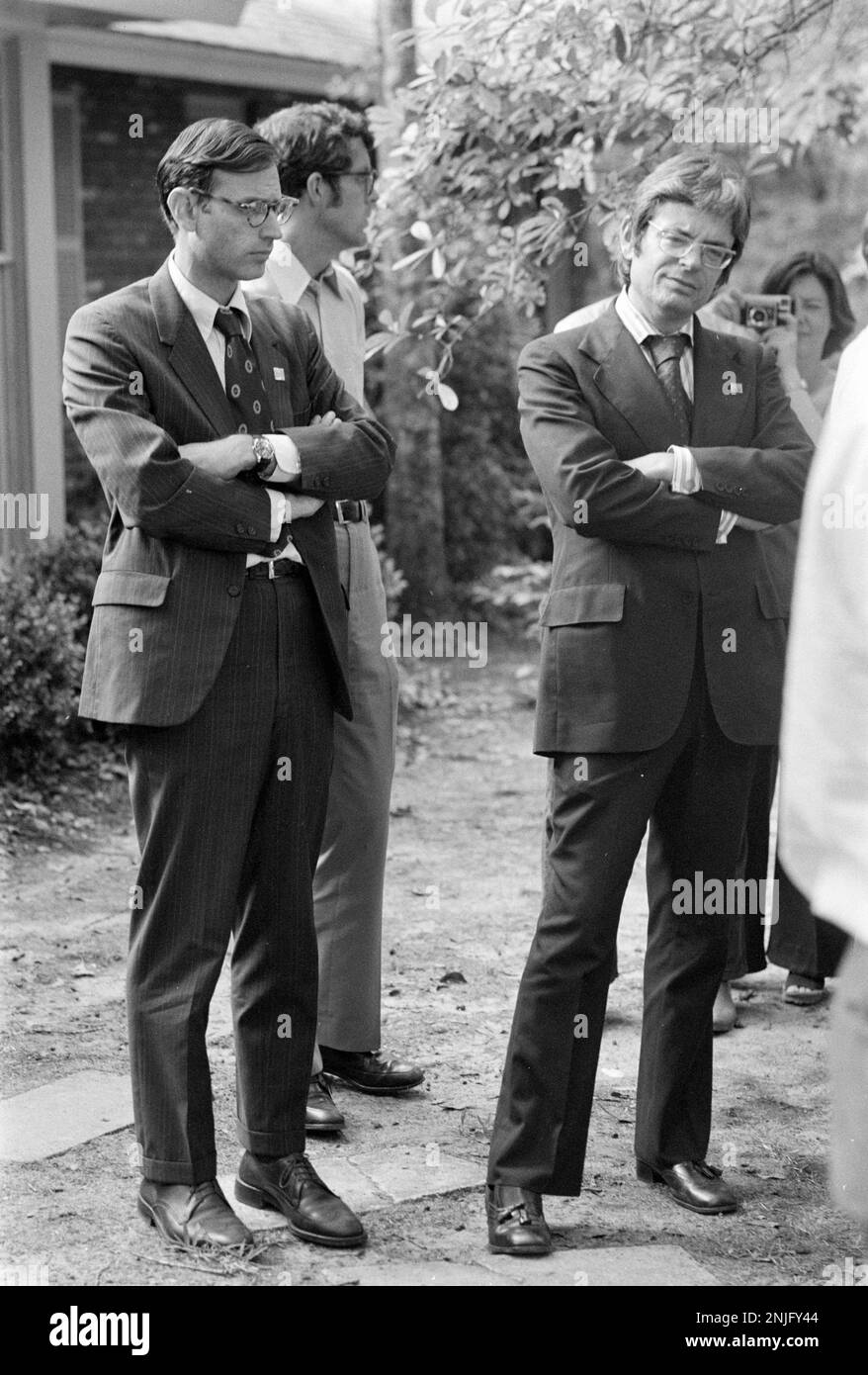 Zum Präsidenten wird Jimmy Carter gewählt, zum Vizepräsidenten wird Walter Mondale mit Beratern gewählt - STUART EIZENSTAT (links) in Carter's Plains, GA. Stockfoto