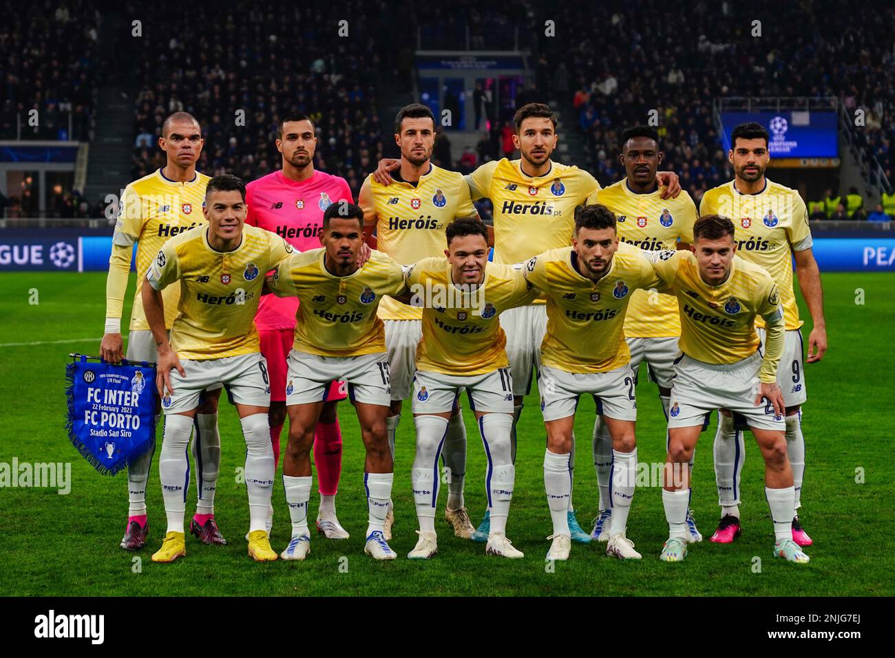 Das Team (FC Porto) während des Fußballspiels der UEFA Champions League zwischen dem FC Internazionale und dem FC Porto am 22. Februar 2023 im Giuseppe Meazza Stadium in Mailand, Italien. Foto: Luca Rossini/E-Mage Stockfoto