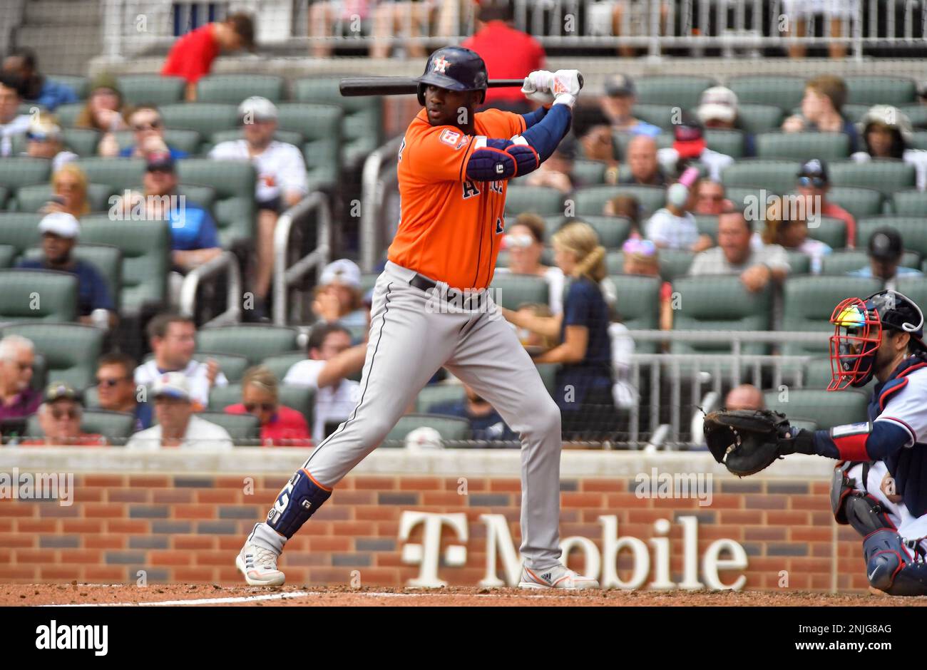 ATLANTA, GA - AUGUST 21: Houston Astros designated hitter Yordan Alvarez at bat during the fifth inning of a MLB game between the Houston Astros and Atlanta Braves on Sunday, August 21, 2022 at Truist Park in Atlanta, GA. (Photo by Austin McAfee/Icon Sportswire) (Icon Sportswire via AP Images) Stockfoto