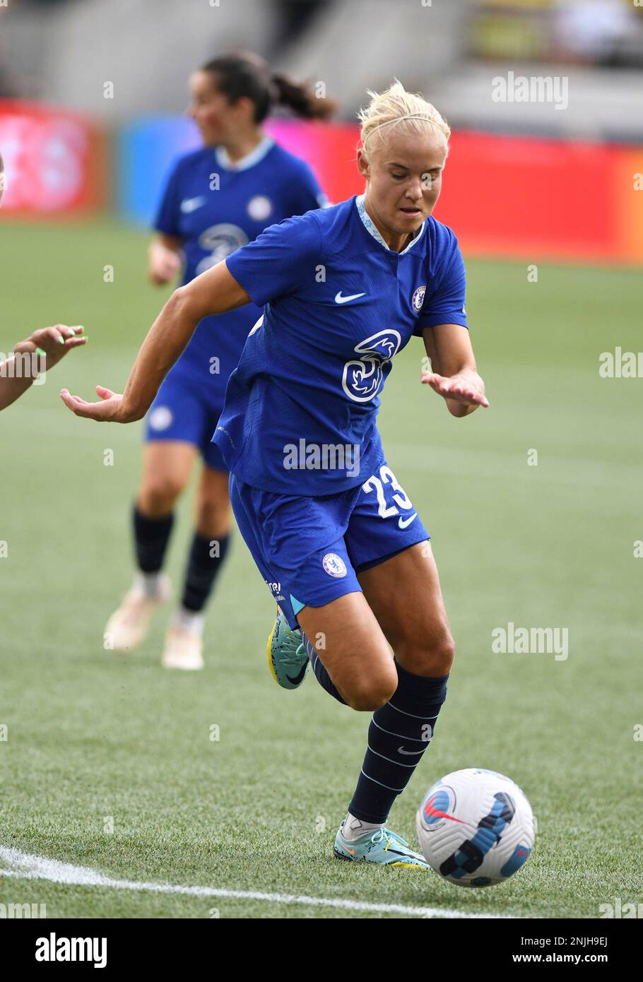 PORTLAND, OR - AUGUST 17: Chelsea FC Women forward Pernille Harder (23) dribbles the ball up field during the Women's International Champions Cup match between Chelsea and Olympique Lyonnais on August 17, 2022 at Providence Park in Portland, Oregon (Photo by Brian Murphy/Icon Sportswire) (Icon Sportswire via AP Images) Stockfoto