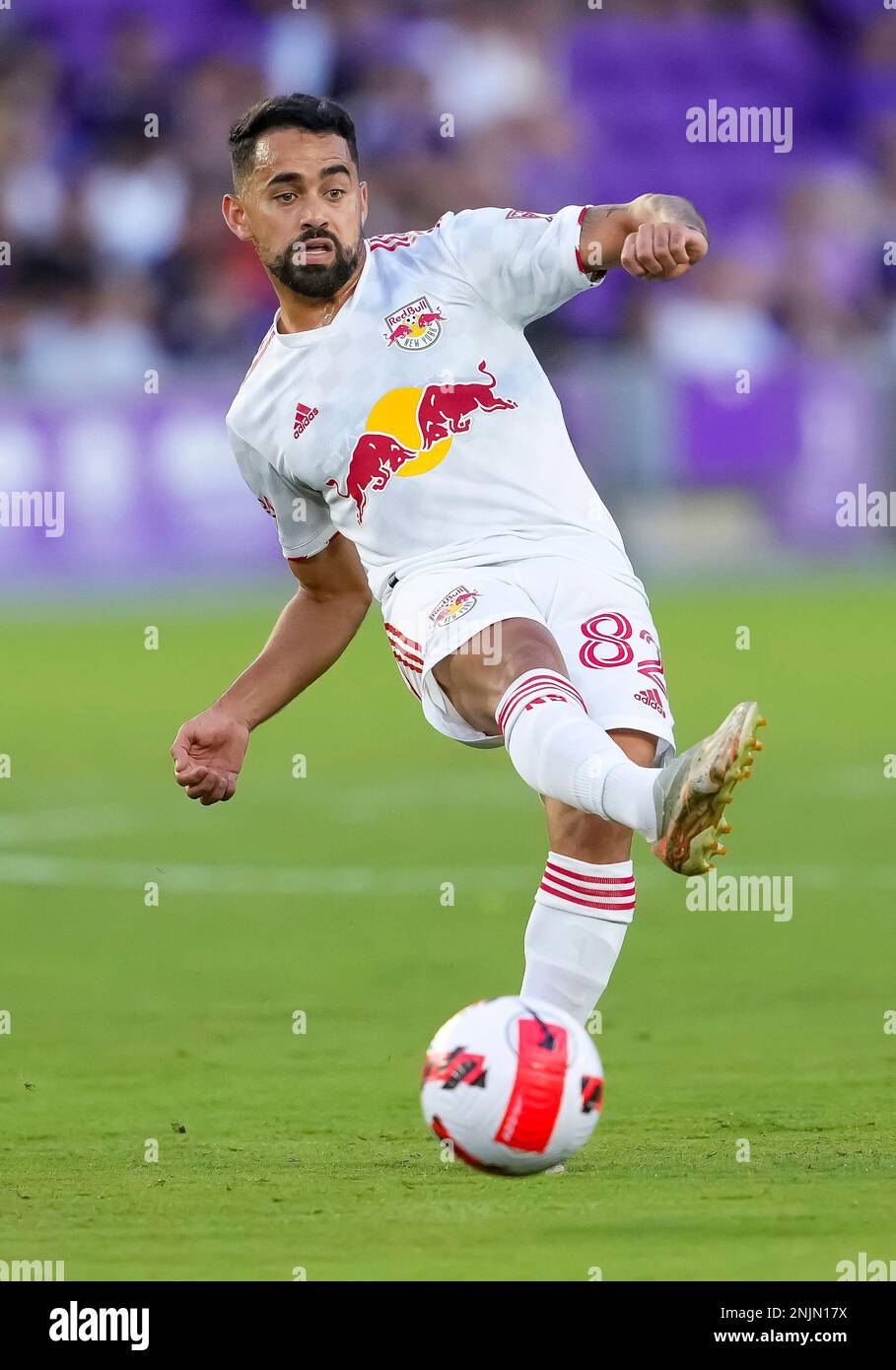 ORLANDO, FL - JULY 27: New York Red Bulls midfielder Luquinhas (82) passes the ball during the MLS Soccer Lamar Hunt U.S. Open Cup Semifinal - New York Red Bulls at Orlando City SC on July 27th, 2022 at Explorer Stadium in Orlando, FL. (Photo by Andrew Bershaw/Icon Sportswire) (Icon Sportswire via AP Images) Stockfoto