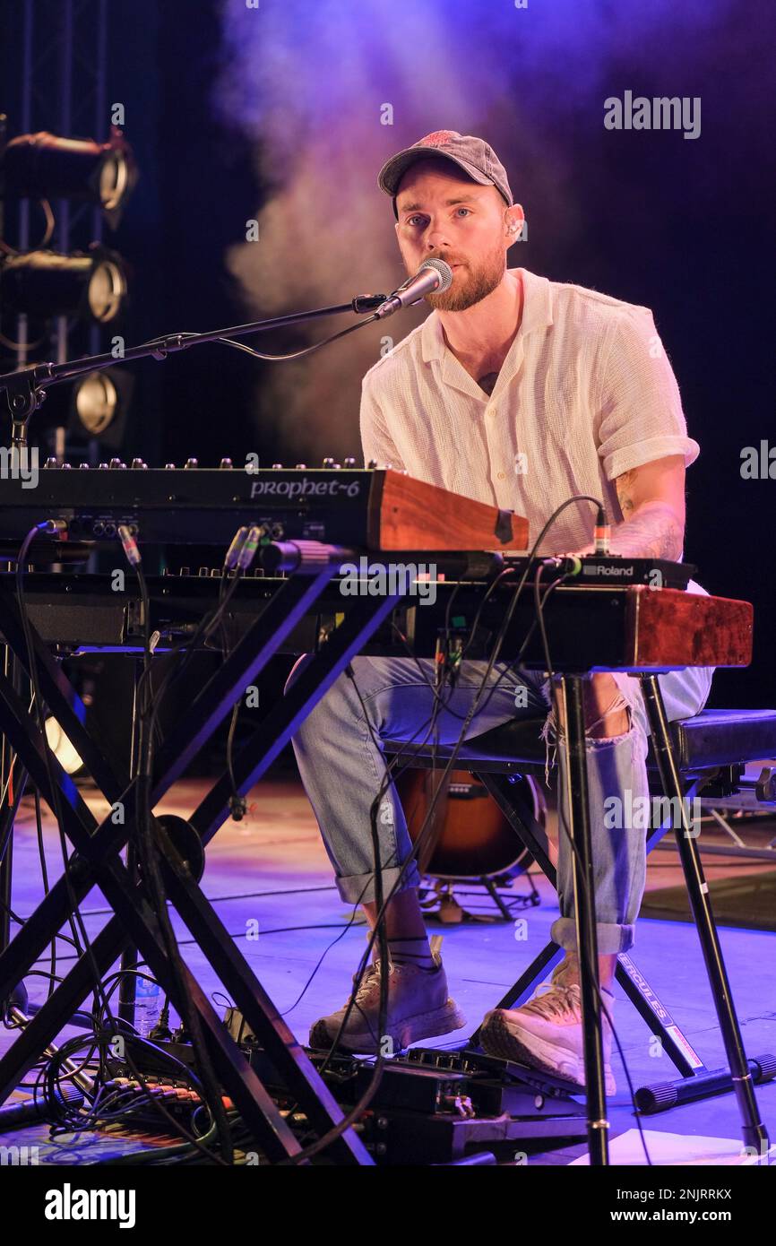 Asgeir tritt während des 40. Jahrestags des WOMAD Festivals auf der Bühne auf, Charlton Park, Malmesbury, England. 31. Juli 2022 Stockfoto