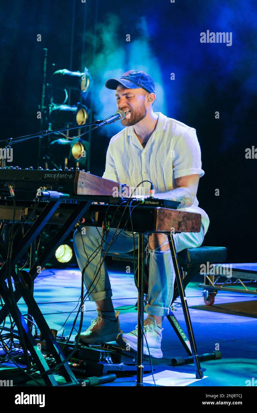 Asgeir tritt während des 40. Jahrestags des WOMAD Festivals auf der Bühne auf, Charlton Park, Malmesbury, England. 31. Juli 2022 Stockfoto