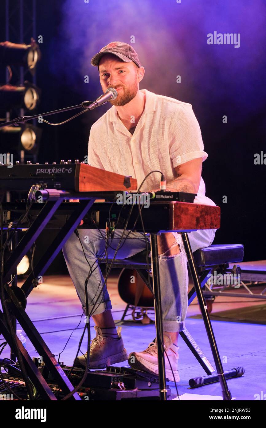 Asgeir tritt während des 40. Jahrestags des WOMAD Festivals auf der Bühne auf, Charlton Park, Malmesbury, England. 31. Juli 2022 Stockfoto