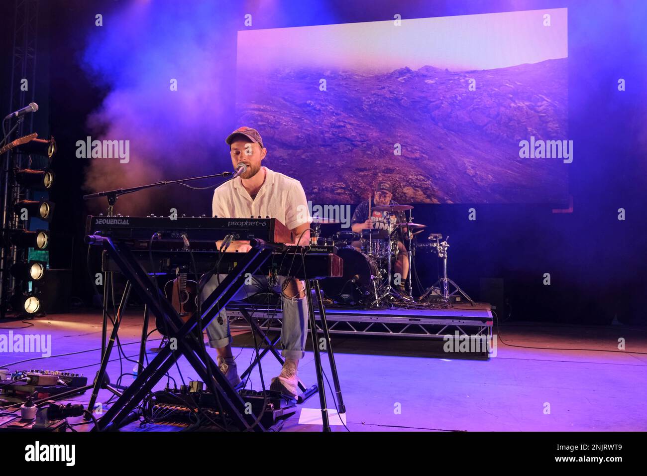Asgeir tritt während des 40. Jahrestags des WOMAD Festivals auf der Bühne auf, Charlton Park, Malmesbury, England. 31. Juli 2022 Stockfoto