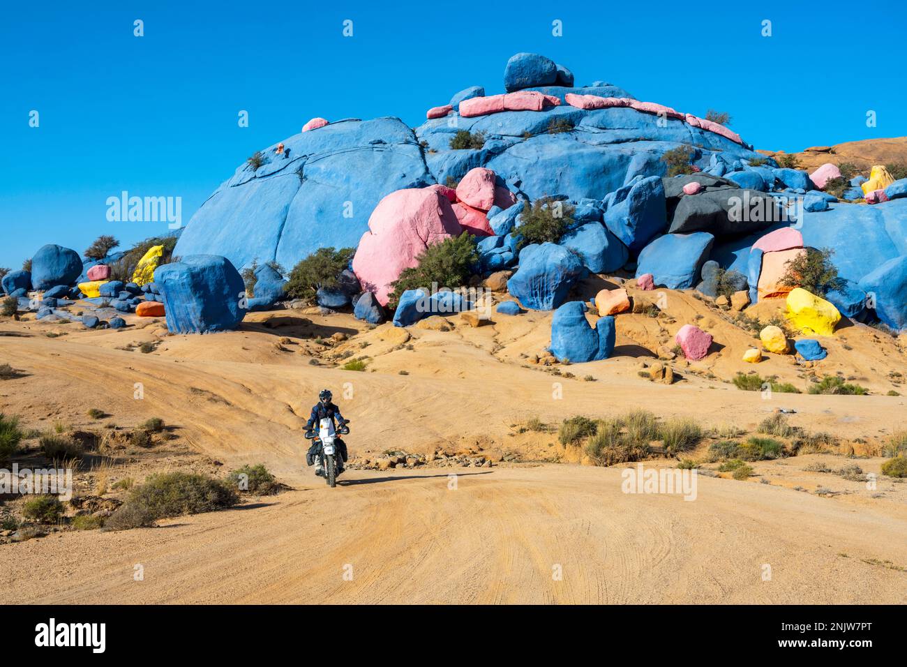 Afrika, Marokko, Provinz Tiznit, die „Blauen Steine“ des belgischen Künstlers Jean Vérame südlich der Stadt Tafraoute Stockfoto