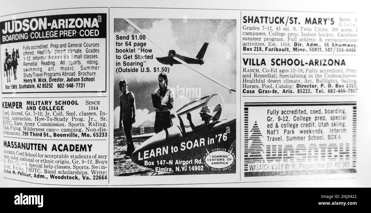 Bildungsanzeigen - Internate, Militär-Schulseite in einer Zeitschrift von NatGeo, Juni 1976 Stockfoto