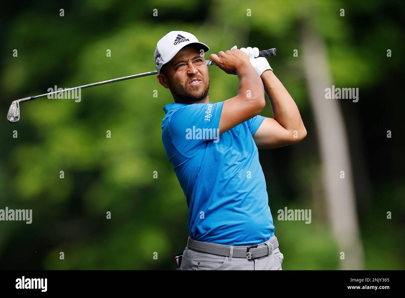 DUBLIN, OH - JUNE 02: Xander Schauffele of the United States hits out of the rough at the 15th hole during the first round of the Memorial Tournament presented by Workday at Muirfield Village Golf Club on June 02, 2022 in Dublin, Ohio. (Photo by Joe Robbins/Icon Sportswire) (Icon Sportswire via AP Images) Stockfoto