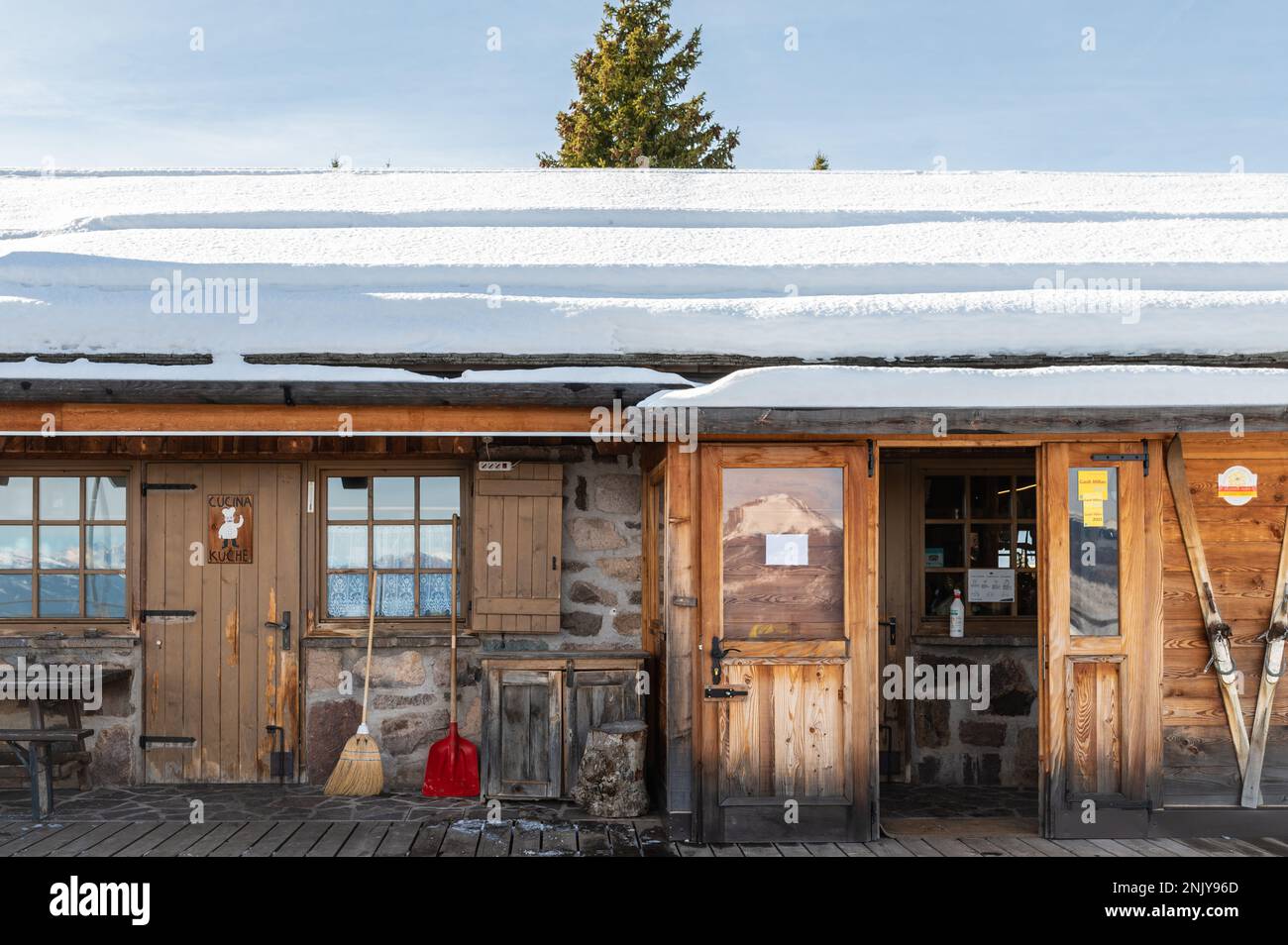 Horn alm im Trudner Horn Nature Park (italienisch: Parco naturale Monte Corno) ist ein Naturschutzgebiet südlich von Bozen in Südtirol, Italien Stockfoto