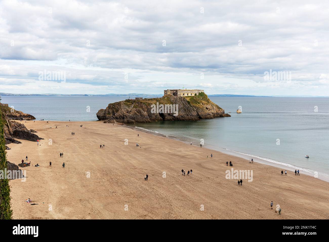 St. Catherine’s Island, Tenby, Südwales, Vereinigtes Königreich. Tidal Island am Fuße von Castle Beach, Tenby, Pembrokeshire, Napoleonische Festung, Stockfoto