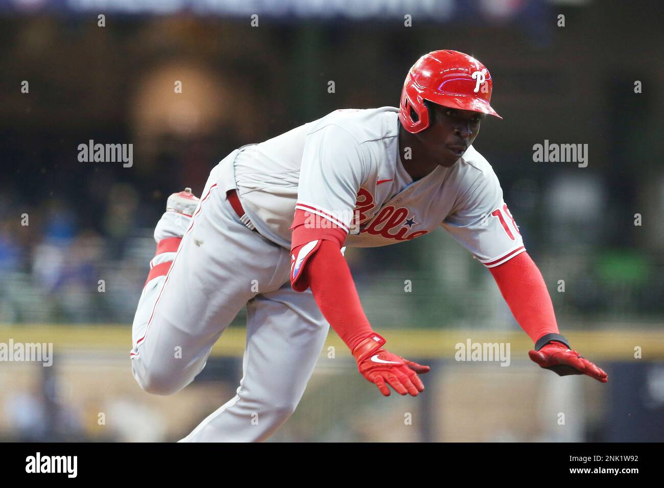 MILWAUKEE, WI - JUNE 07: Philadelphia Phillies shortstop Didi Gregorius (18) slides into third during a game between the Milwaukee Brewers and the Philadelphia Phillies on June 7, 2022, at American Family Field in Milwaukee, WI. (Photo by Larry Radloff/Icon Sportswire) (Icon Sportswire via AP Images) Stockfoto