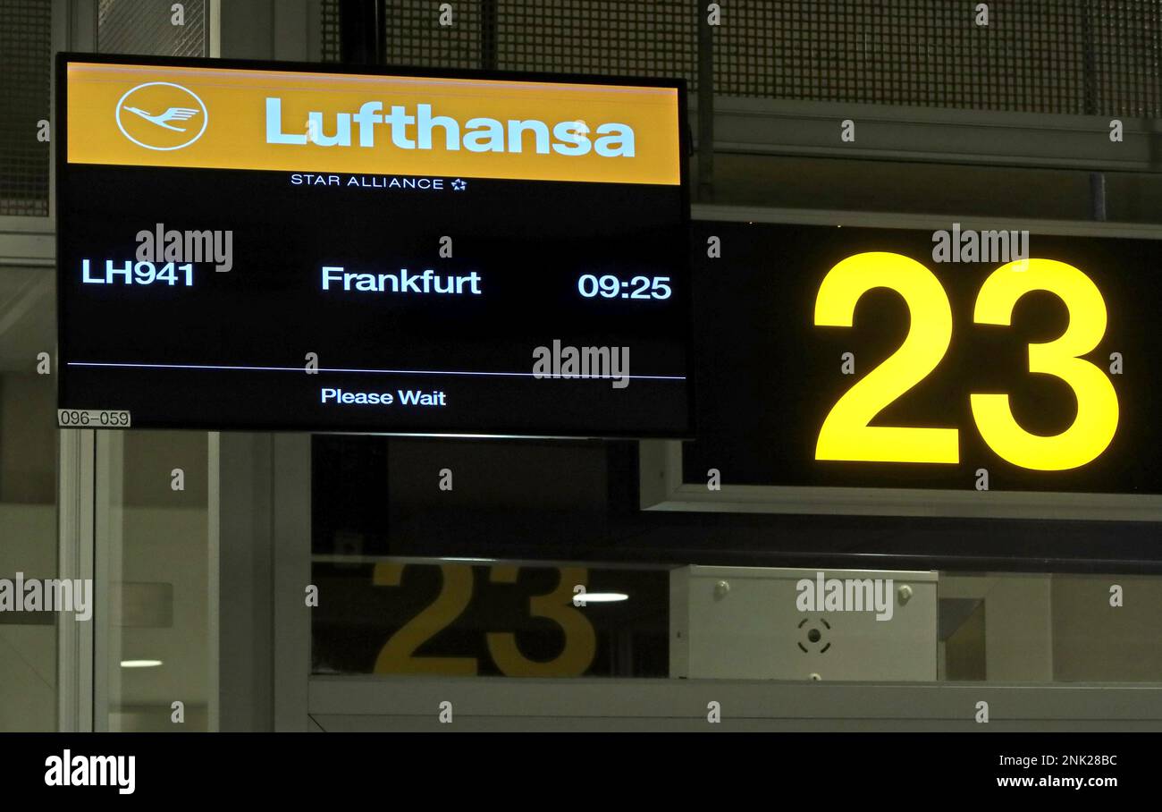 Lufthansa Star Alliance Fluggesellschaft - LH941 Flug nach Frankfurt, bitte warten Sie an Gate 23 Stockfoto