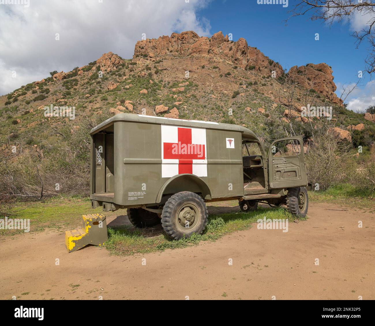 22. Februar 2023, Calabasas, CA, USA: Ein alter Armeewagen, der in der tv-Show MASH verwendet wurde, liegt verlassen am alten Set im Malibu Creek State Park in Ca Stockfoto