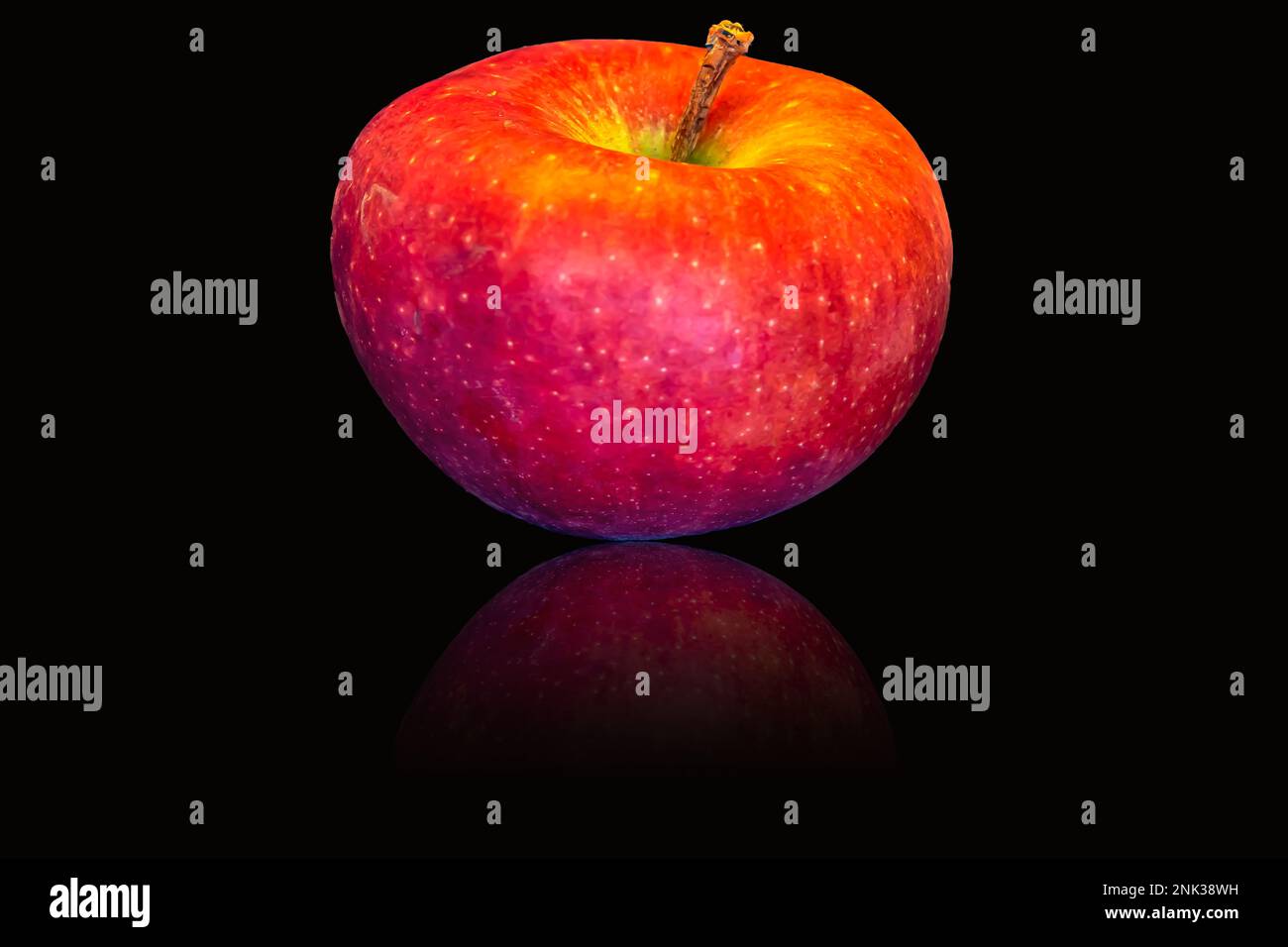 FRUCHT : ROTE APFELREFLEXION Stockfoto