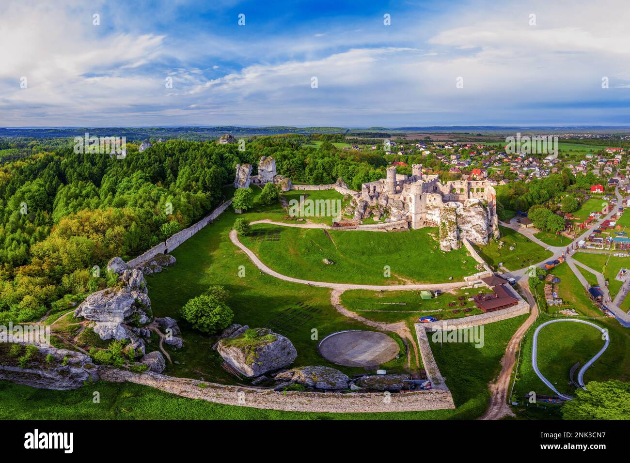 Pfad der Adlernester - Schloss Ogrodzieniec im Dorf Podzamcze Stockfoto