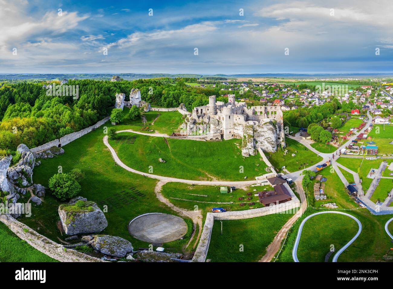 Pfad der Adlernester - Schloss Ogrodzieniec im Dorf Podzamcze Stockfoto