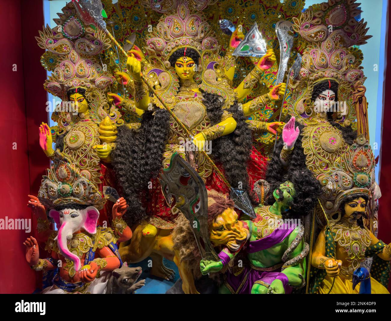 Als Idol der Göttin Durga in Pandal ist Durga Puja das weltweit wichtigste hindu-Festival für Bengali. Stockfoto