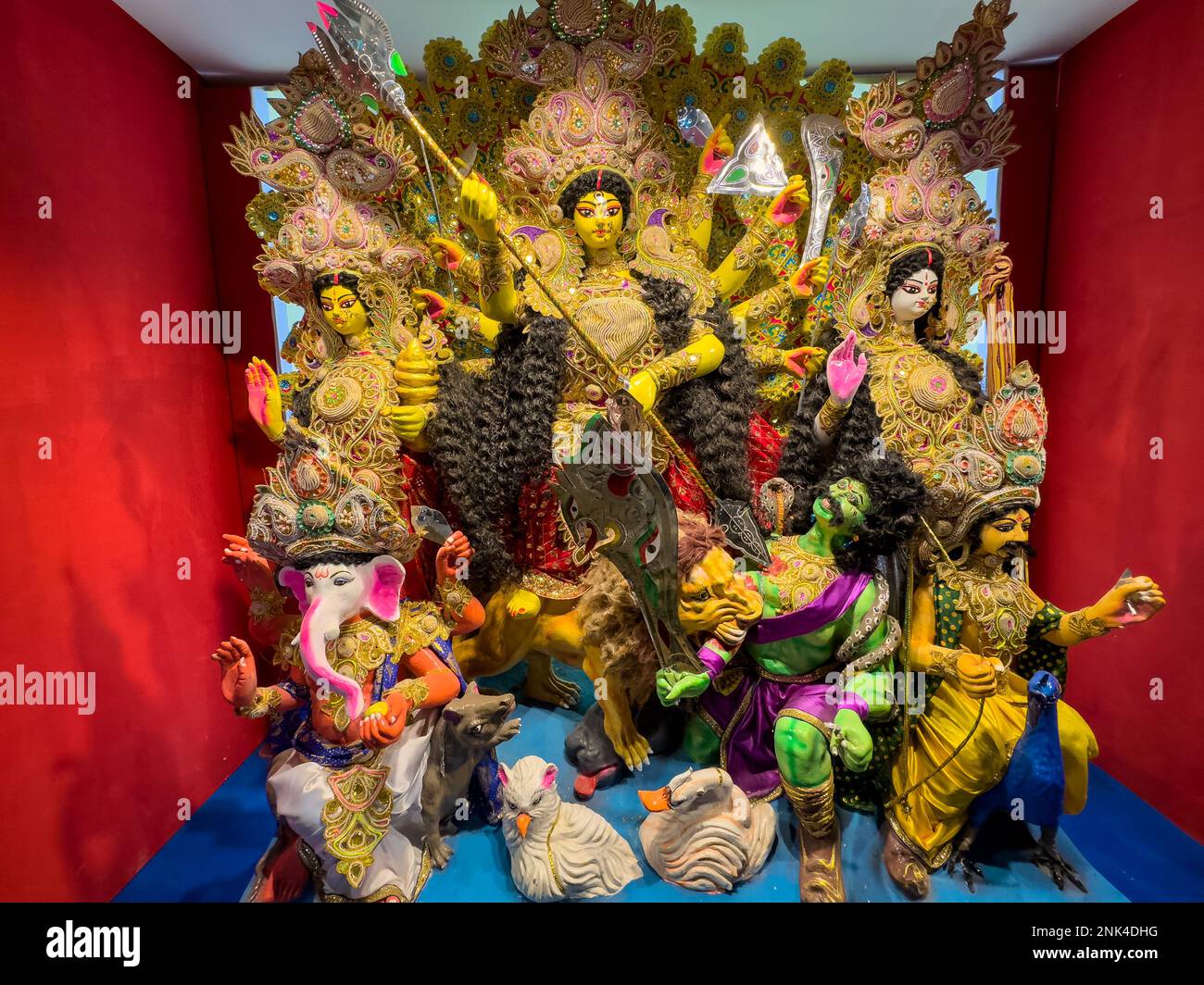 Als Idol der Göttin Durga in Pandal ist Durga Puja das weltweit wichtigste hindu-Festival für Bengali. Stockfoto