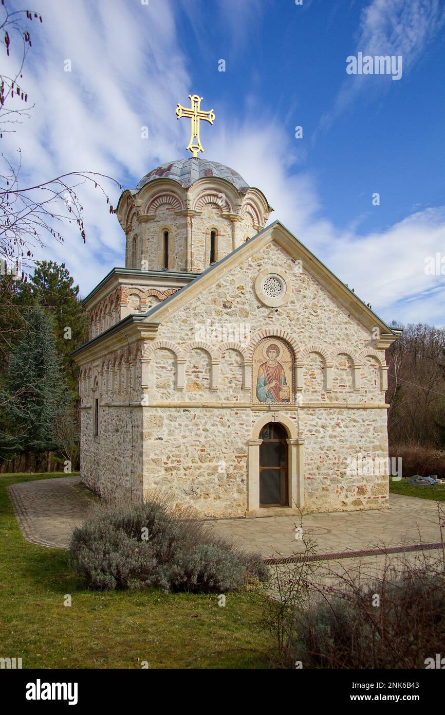 Das Staro-Kloster Hopovo Serbisch-orthodoxes Kloster auf dem Berg Fruška Gora im Norden Serbiens, in der Provinz Vojvodina Stockfoto