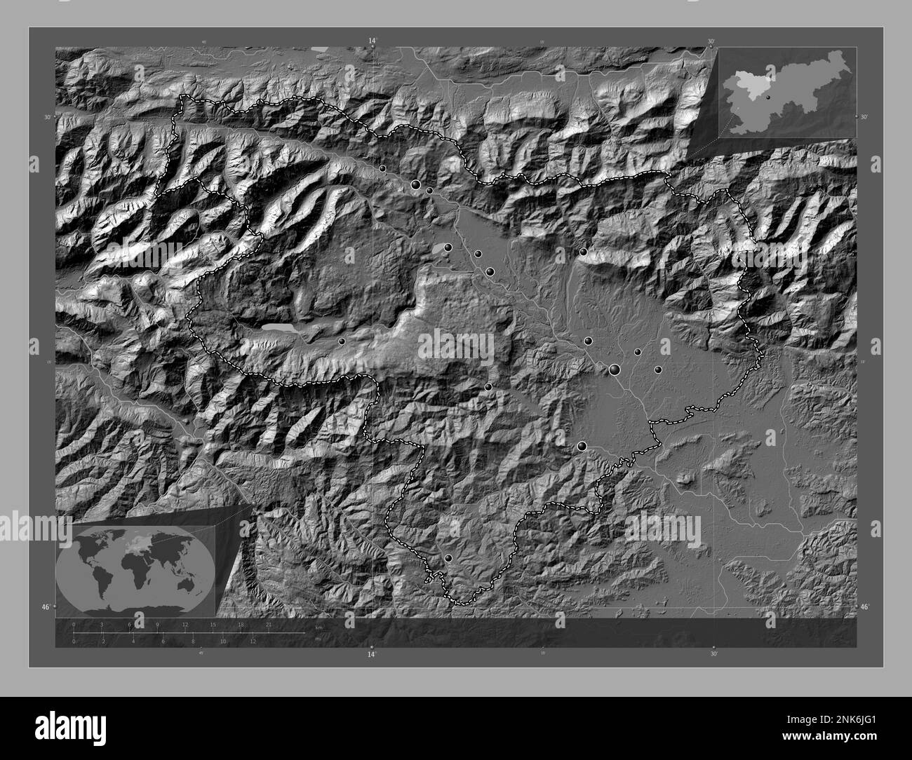 Gorenjska, statistische Region Sloweniens. Bilevel-Höhenkarte mit Seen und Flüssen. Standorte der wichtigsten Städte der Region. Ecke Zusatzanschluss Stockfoto